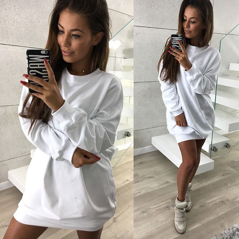 white sweatshirt outfits